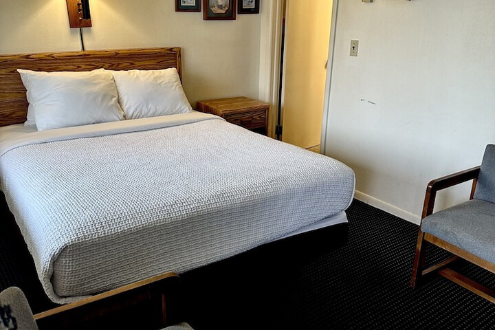 Room 13 of 29