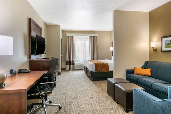 Comfort Suites Hopkinsville near Fort Campbell