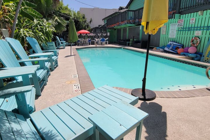 Pool 4 of 30