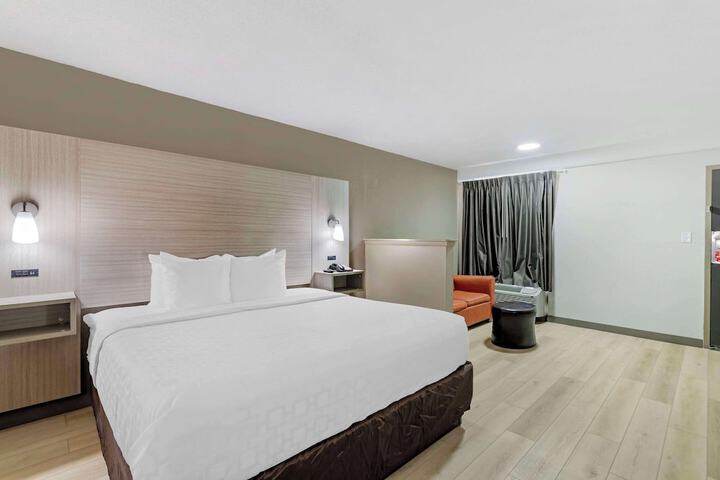 Room 18 of 29