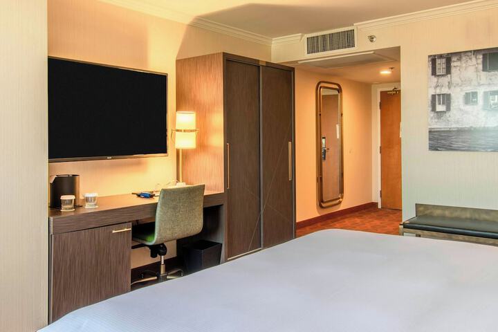 Room 30 of 52