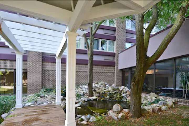 Hotel Exterior 36 of 37