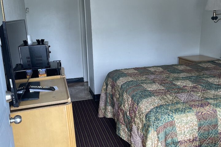 Room 14 of 18