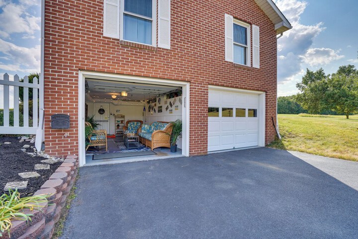The MD / PA Line Retreat: Scenic Country Getaway!