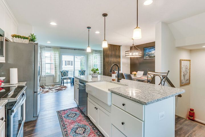 2 Mi to Hollywood Casino: Charles Town Townhome!