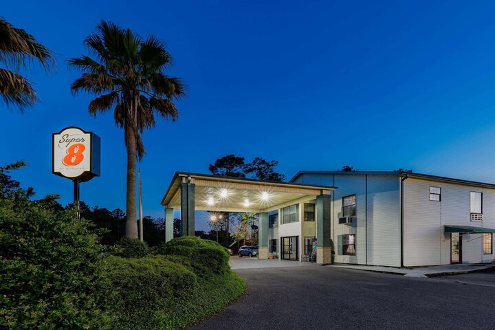 Super 8 by Wyndham Kinder / Coushatta near Casino