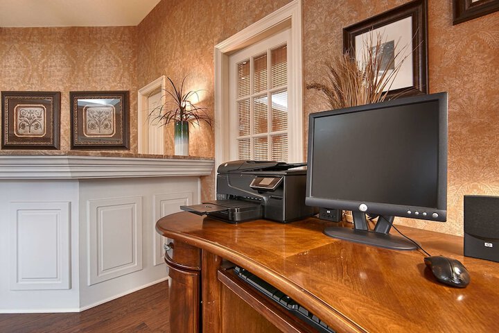 Business Center 20 of 20
