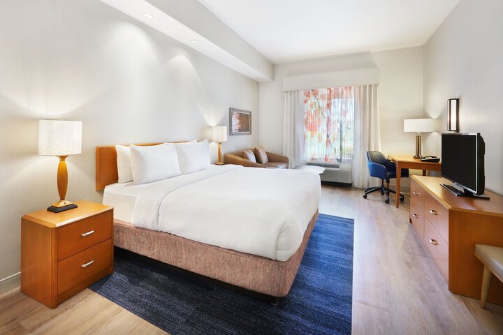 Room 21 of 43