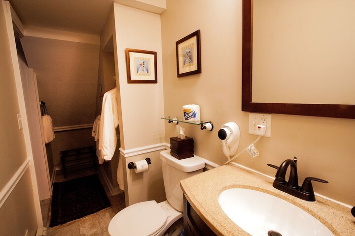 Room 115 of 200