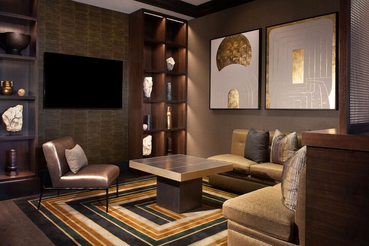 Lounge 101 of 130