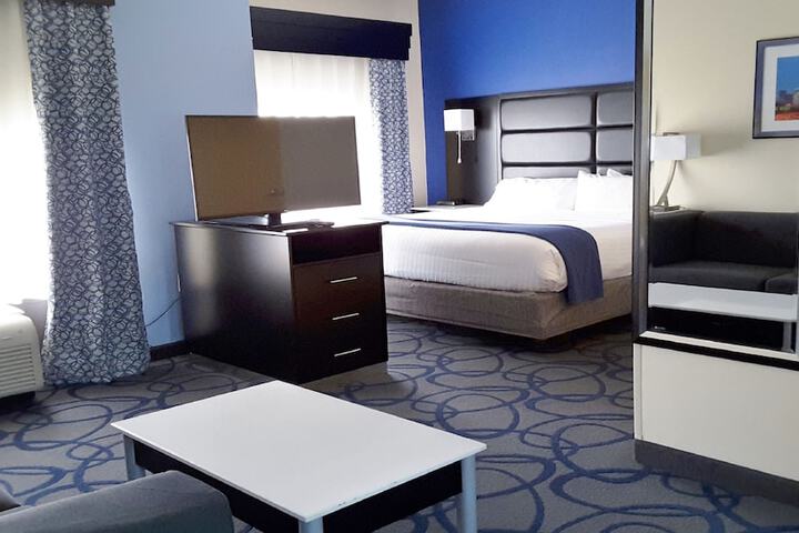 Holiday Inn Express Hotel & Suites by IHG