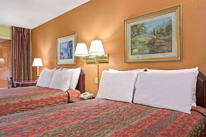 Room 14 of 16
