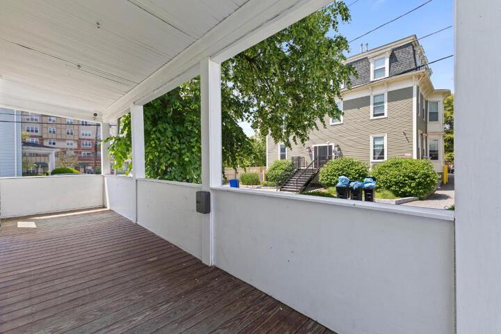17-19Cozy & Spacious 6BR home in Malden with window AC and free parking