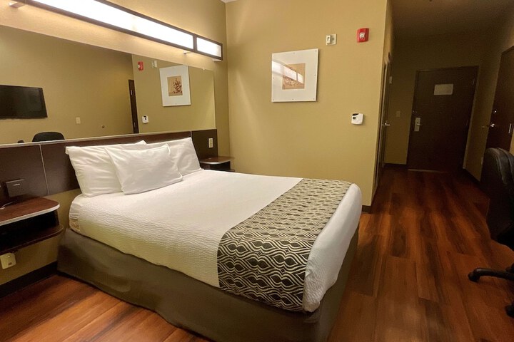 Room 11 of 27