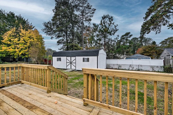 Updated North Beach Cottage: Pet Friendly!