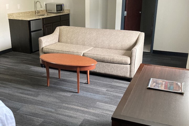 Room 6 of 18