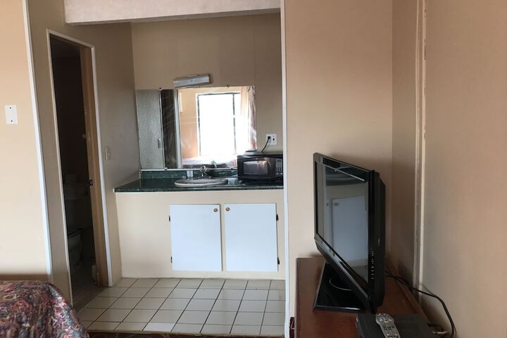 Room 11 of 16