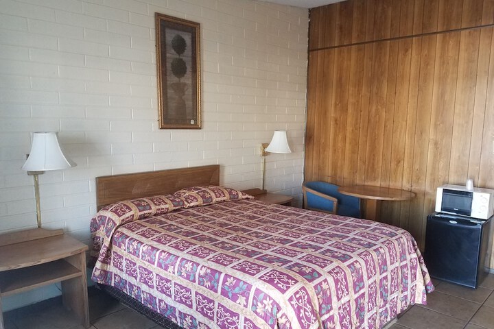 Room 10 of 14