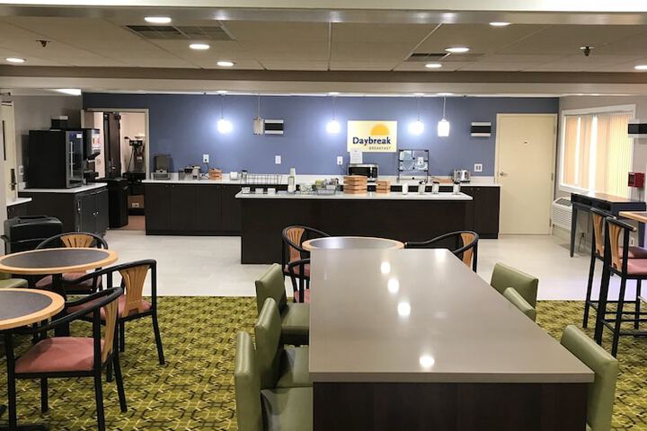 Days Inn & Suites by Wyndham Rochester Hills MI