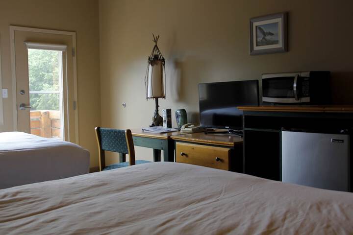 Waterton Lakes Lodge Resort