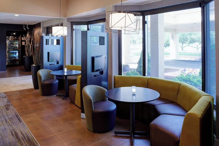 Courtyard by Marriott Detroit Dearborn
