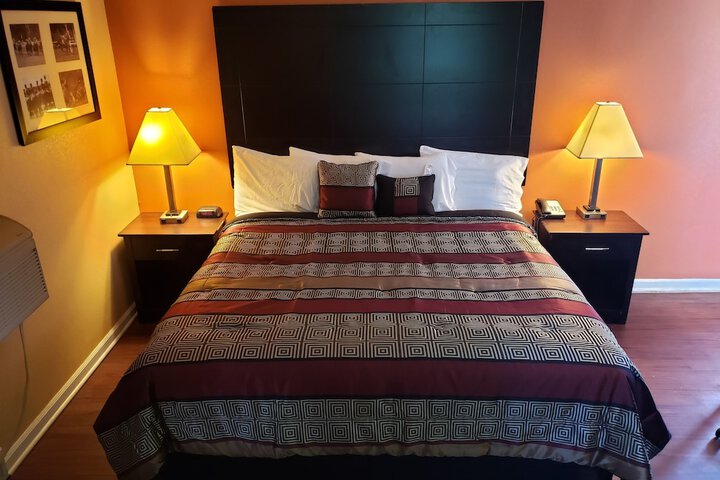 Room 9 of 10