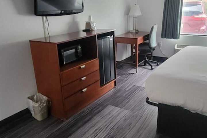 The Royal Inn & Suites