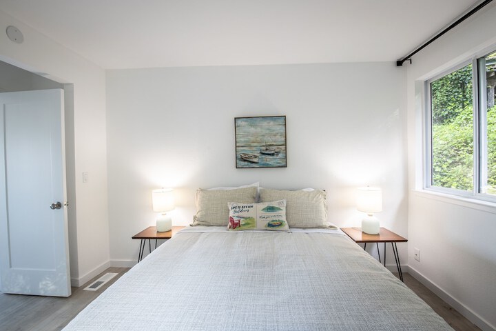 Marbella Lane Pedro Point Beach House with Hot Tub