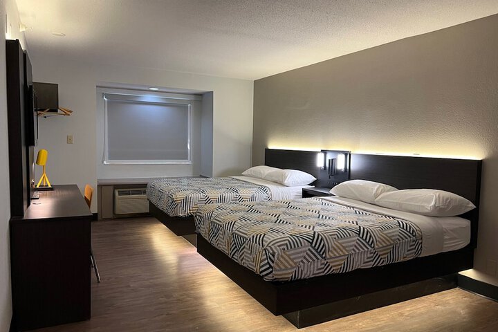 Room 12 of 28