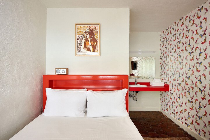 Room 65 of 119