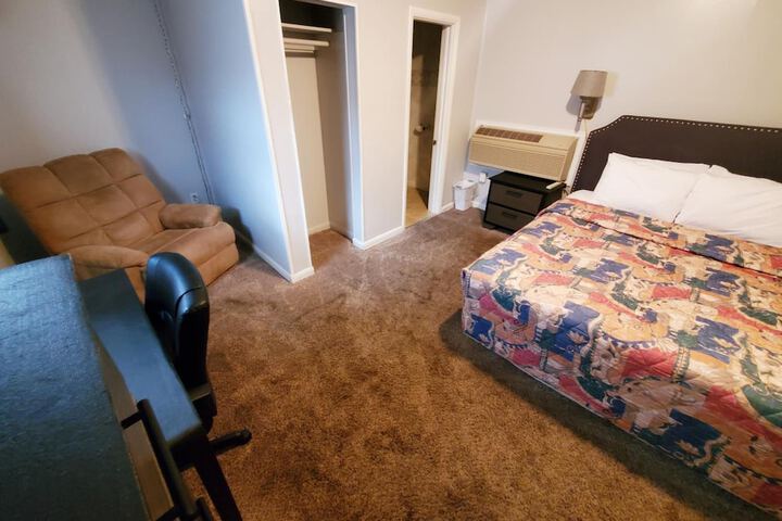 Room 8 of 19