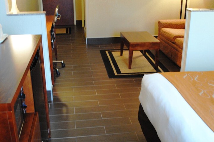 Comfort Suites Grand Rapids South