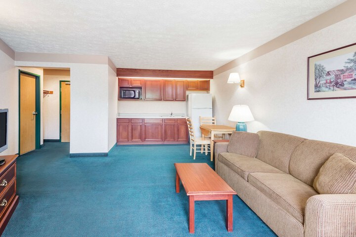 Room 16 of 28