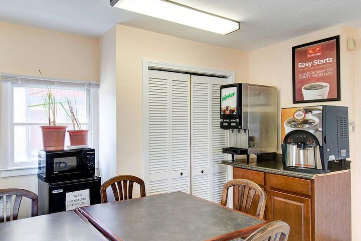 Econo Lodge Sharon - Foxborough