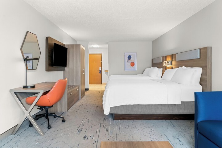 Holiday Inn Express & Suites Detroit North - Roseville by IHG