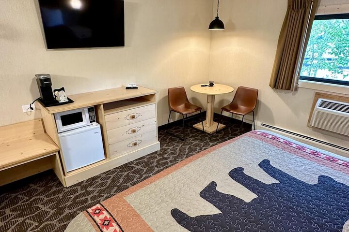 Room 25 of 28