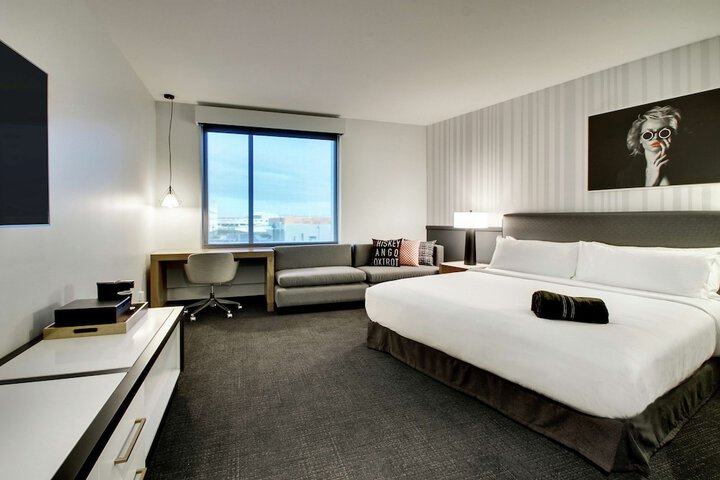 The Rose Chicago Tapestry Collection by Hilton