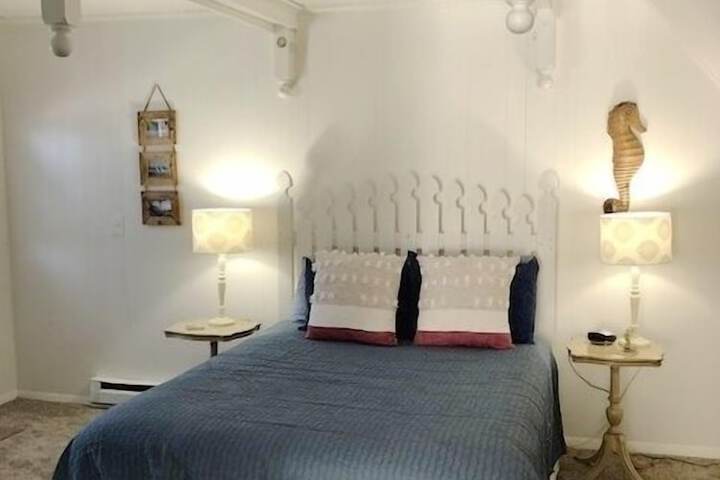 Room 27 of 76