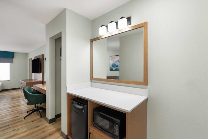 Wingate Suites by Wyndham Mansfield