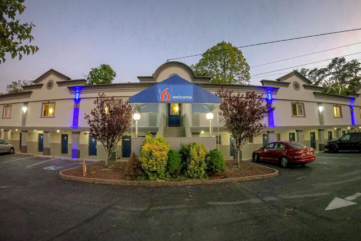 Hotel 4 of 50