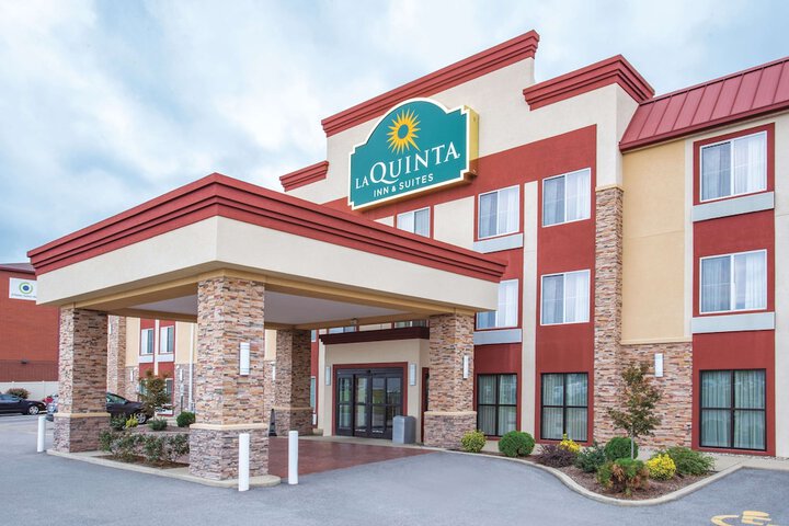 La Quinta Inn & Suites by Wyndham OFallon IL - St. Louis