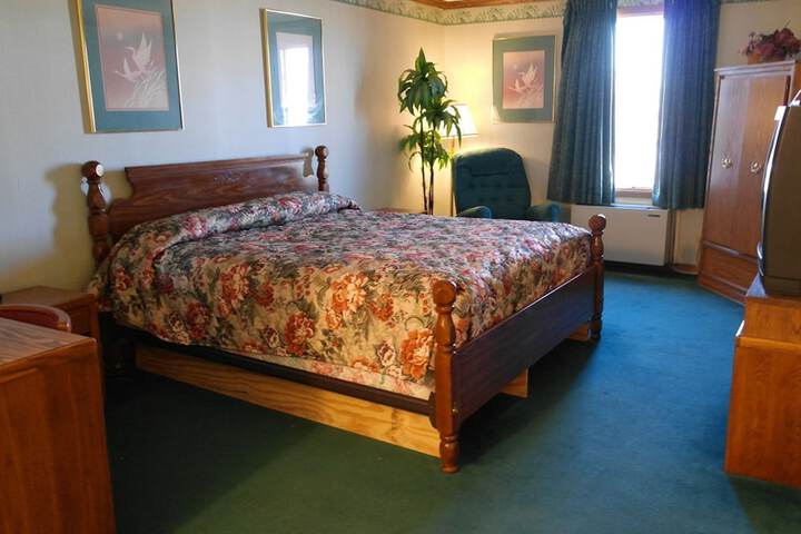 Room 13 of 16