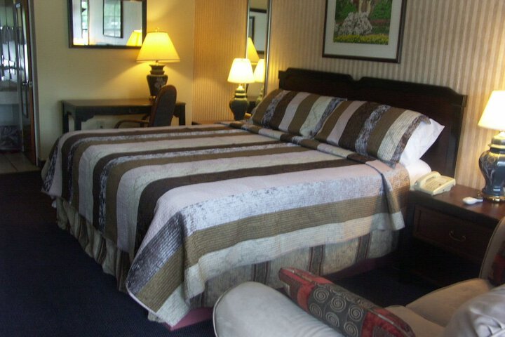 Deerwood Inn and Madison Campground
