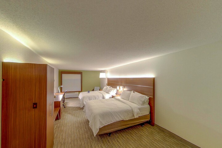 Room 8 of 27