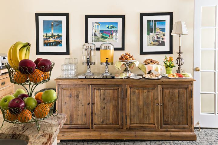 Brass Key Guesthouse - Adults Only
