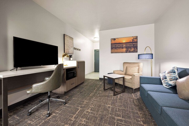 Room 22 of 38