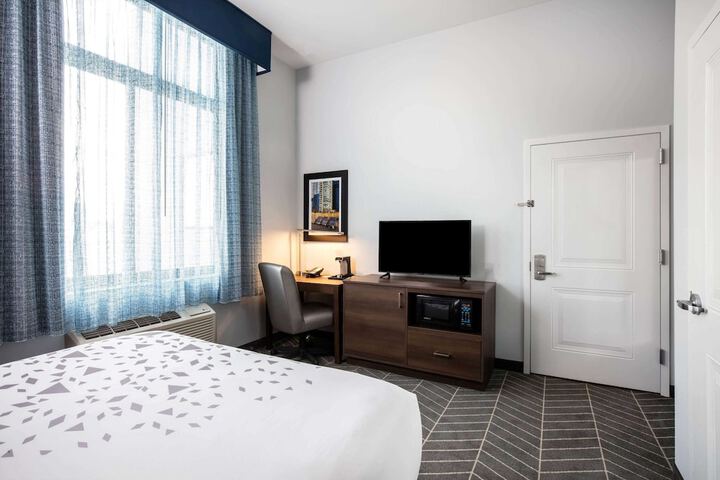 Room 10 of 31