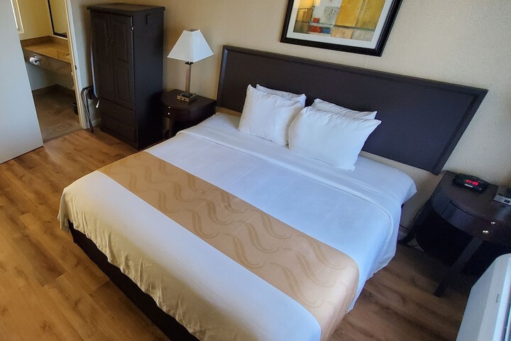Room 51 of 76