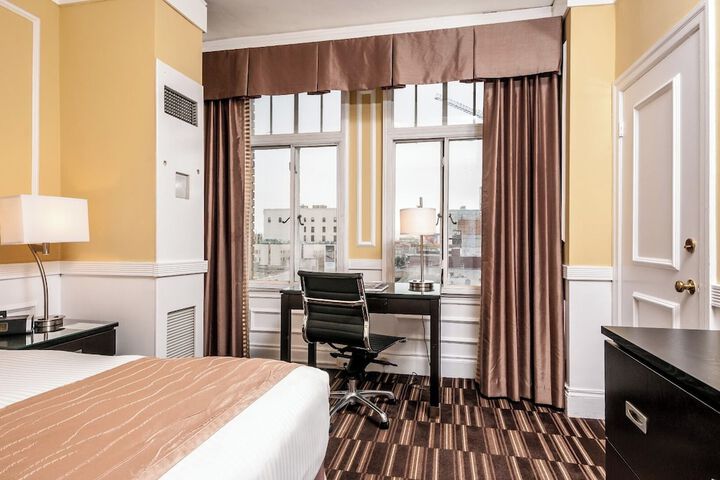Room 16 of 44