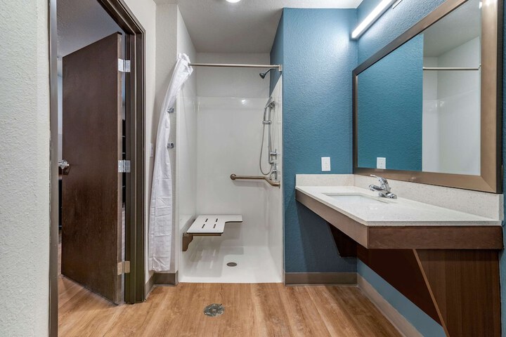 Room 11 of 27